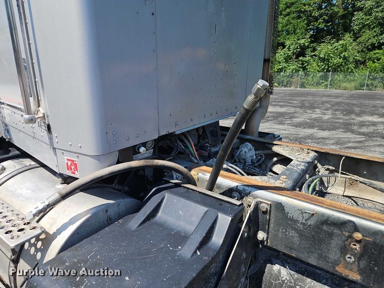 image for item EO4507 2009 Kenworth T800 truck cab and chassis