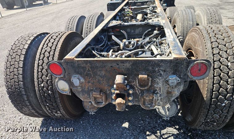 image for item EO4507 2009 Kenworth T800 truck cab and chassis