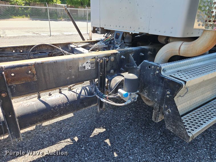 image for item EO4507 2009 Kenworth T800 truck cab and chassis