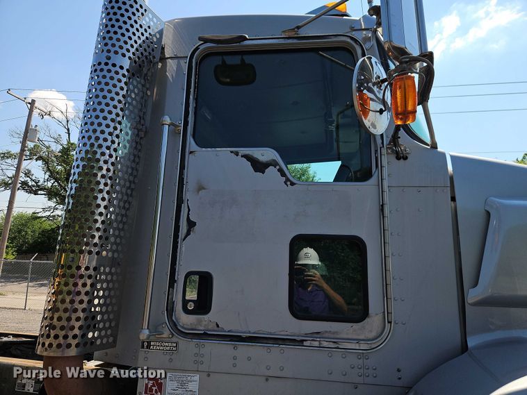 image for item EO4507 2009 Kenworth T800 truck cab and chassis