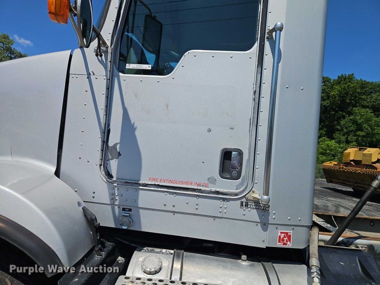 image for item EO4507 2009 Kenworth T800 truck cab and chassis