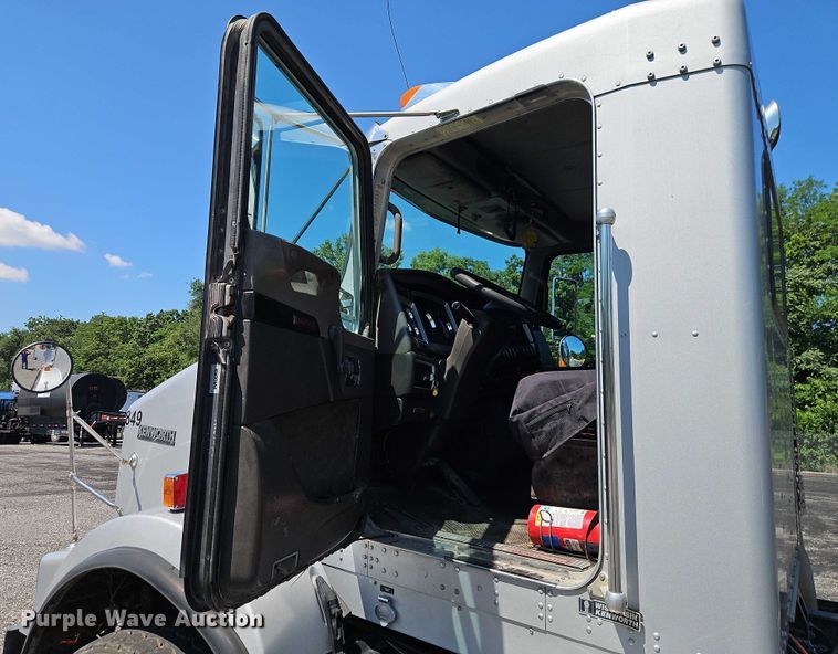image for item EO4507 2009 Kenworth T800 truck cab and chassis