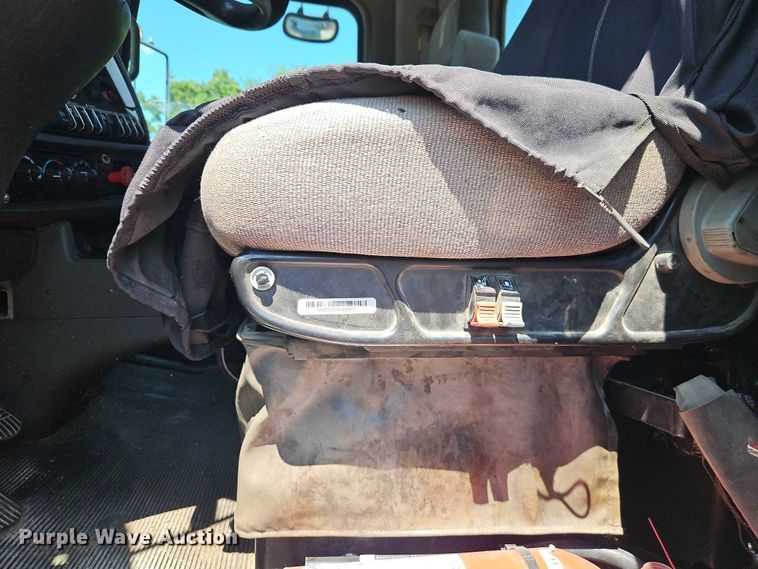 image for item EO4507 2009 Kenworth T800 truck cab and chassis