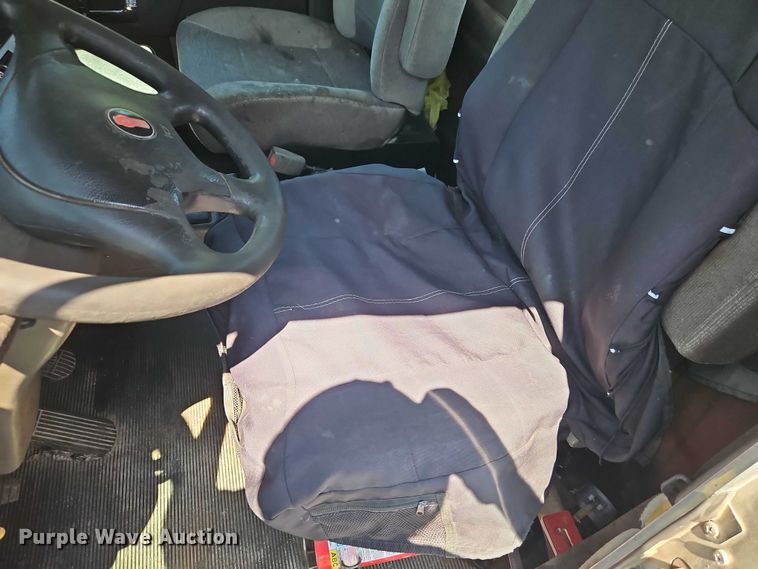 image for item EO4507 2009 Kenworth T800 truck cab and chassis