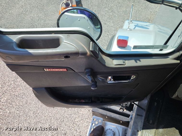 image for item EO4507 2009 Kenworth T800 truck cab and chassis