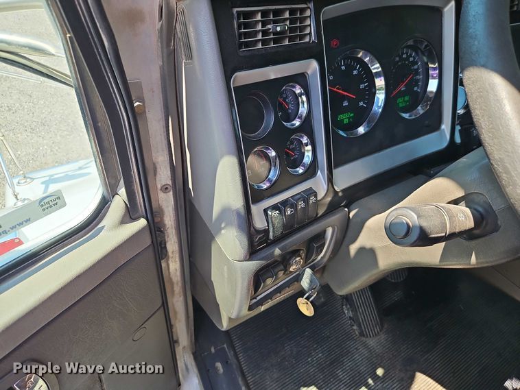 image for item EO4507 2009 Kenworth T800 truck cab and chassis