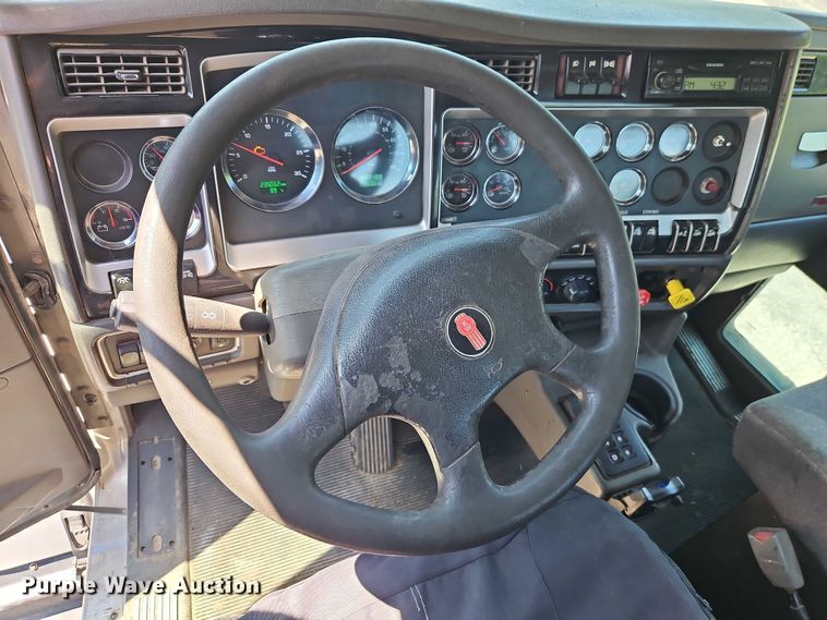 image for item EO4507 2009 Kenworth T800 truck cab and chassis