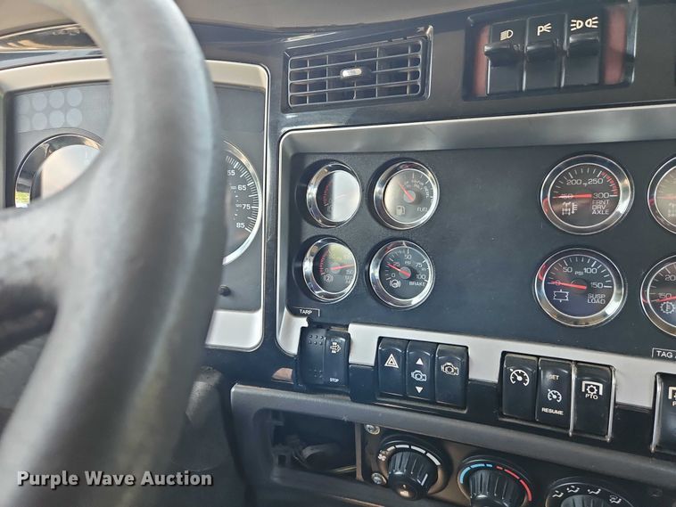 image for item EO4507 2009 Kenworth T800 truck cab and chassis