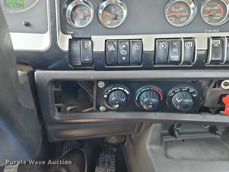 image for item EO4507 2009 Kenworth T800 truck cab and chassis