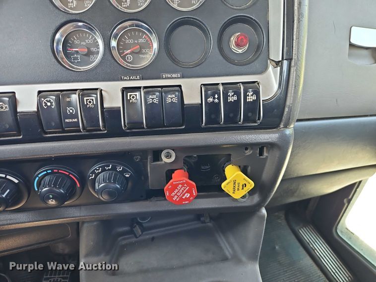 image for item EO4507 2009 Kenworth T800 truck cab and chassis