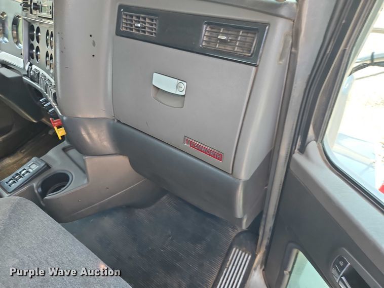 image for item EO4507 2009 Kenworth T800 truck cab and chassis