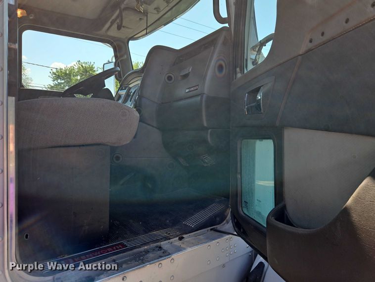 image for item EO4507 2009 Kenworth T800 truck cab and chassis