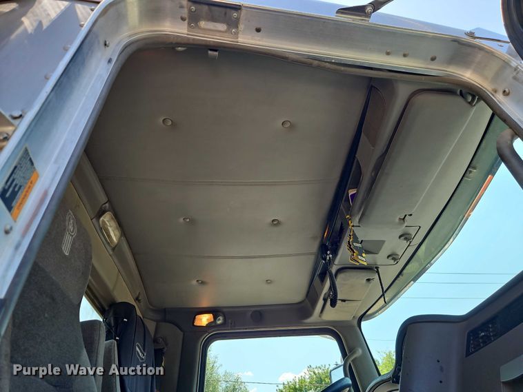 image for item EO4507 2009 Kenworth T800 truck cab and chassis