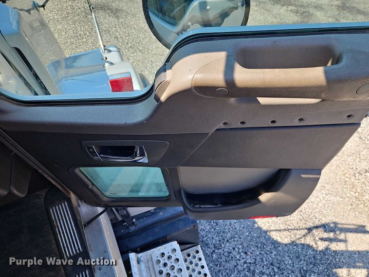 image for item EO4507 2009 Kenworth T800 truck cab and chassis