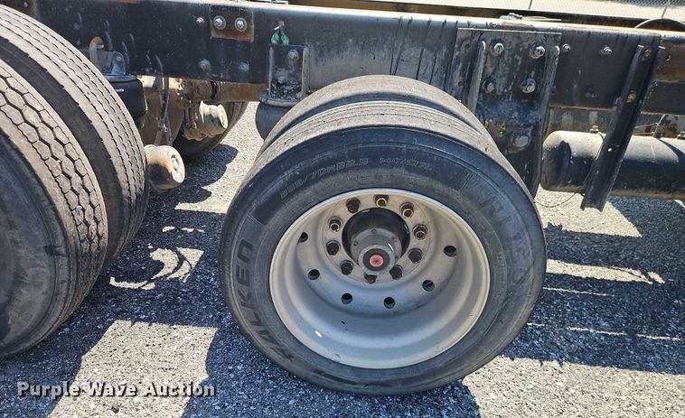 image for item EO4507 2009 Kenworth T800 truck cab and chassis