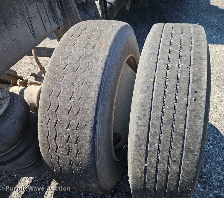 image for item EO4507 2009 Kenworth T800 truck cab and chassis