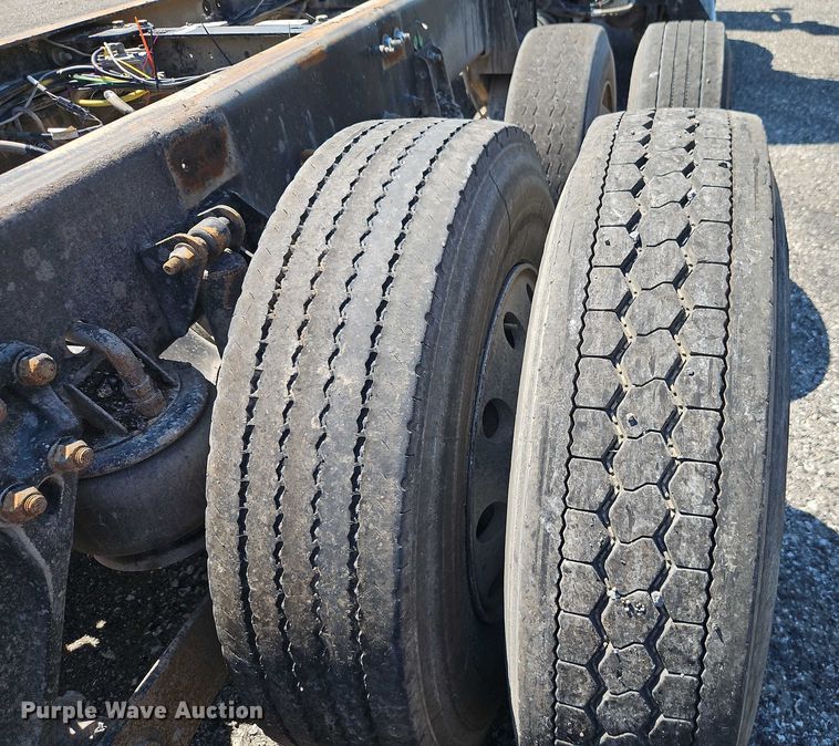 image for item EO4507 2009 Kenworth T800 truck cab and chassis