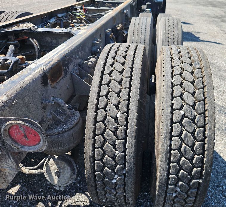 image for item EO4507 2009 Kenworth T800 truck cab and chassis