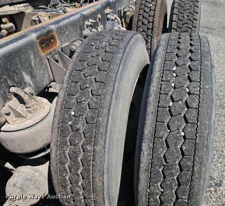 image for item EO4507 2009 Kenworth T800 truck cab and chassis