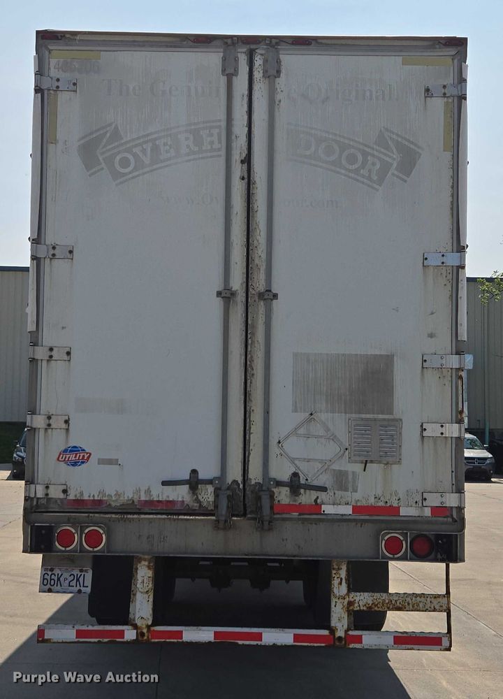 image for item EQ6556 2007 Utility dry van trailer