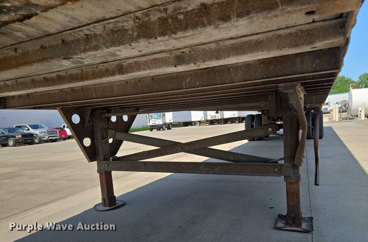 image for item EQ6556 2007 Utility dry van trailer