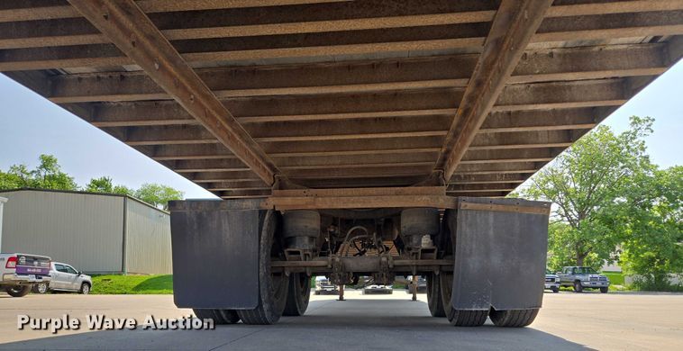 image for item EQ6556 2007 Utility dry van trailer