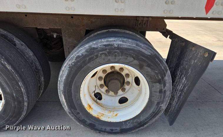 image for item EQ6556 2007 Utility dry van trailer