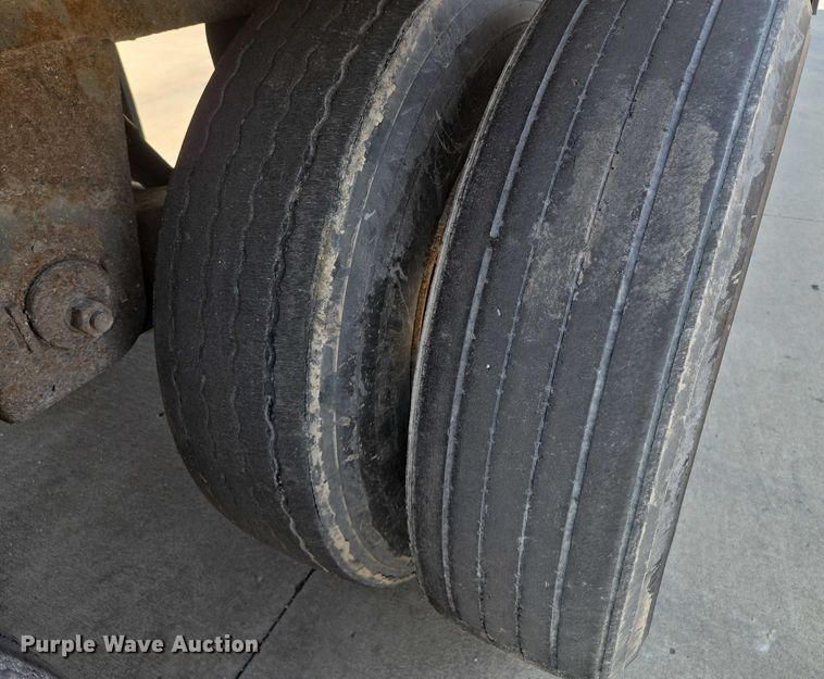 image for item EQ6556 2007 Utility dry van trailer