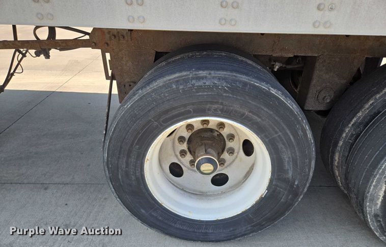 image for item EQ6556 2007 Utility dry van trailer