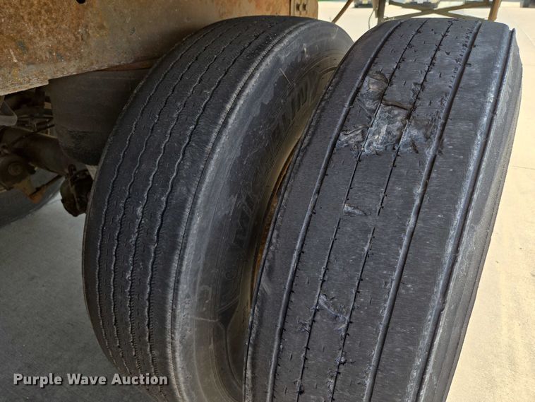 image for item EQ6556 2007 Utility dry van trailer