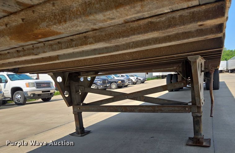 image for item EQ6557 2007 Utility dry van trailer