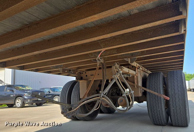 image for item EQ6557 2007 Utility dry van trailer