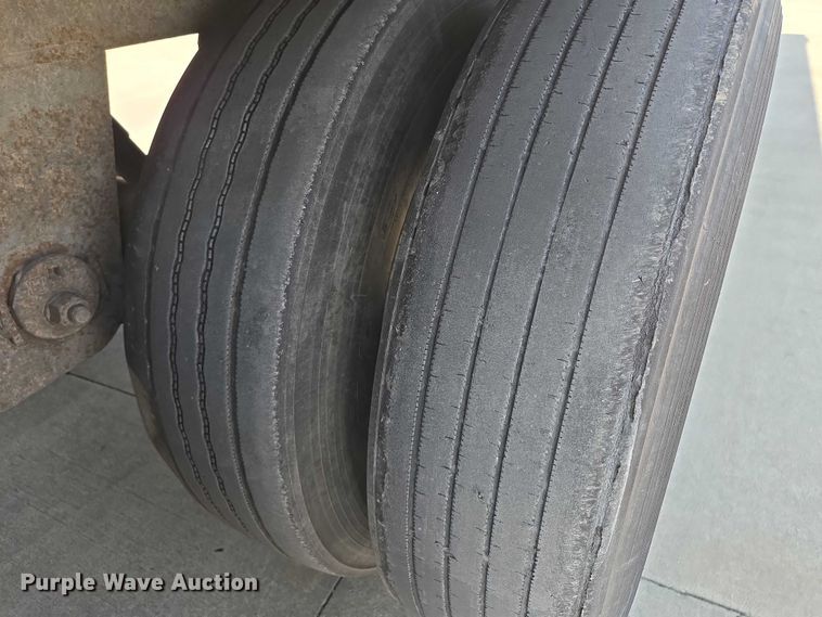 image for item EQ6557 2007 Utility dry van trailer