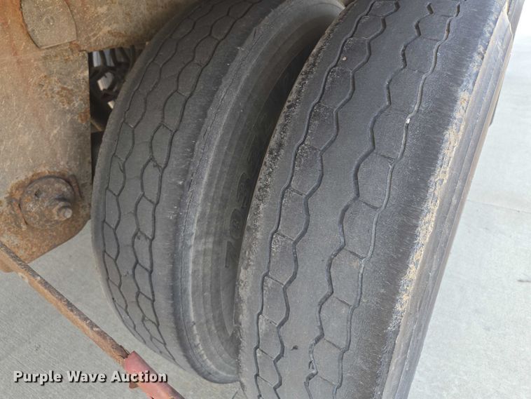 image for item EQ6557 2007 Utility dry van trailer