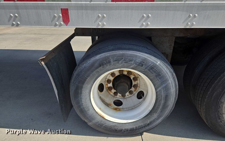 image for item EQ6557 2007 Utility dry van trailer