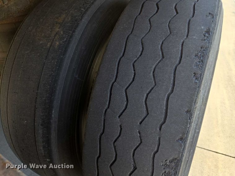 image for item EQ6557 2007 Utility dry van trailer