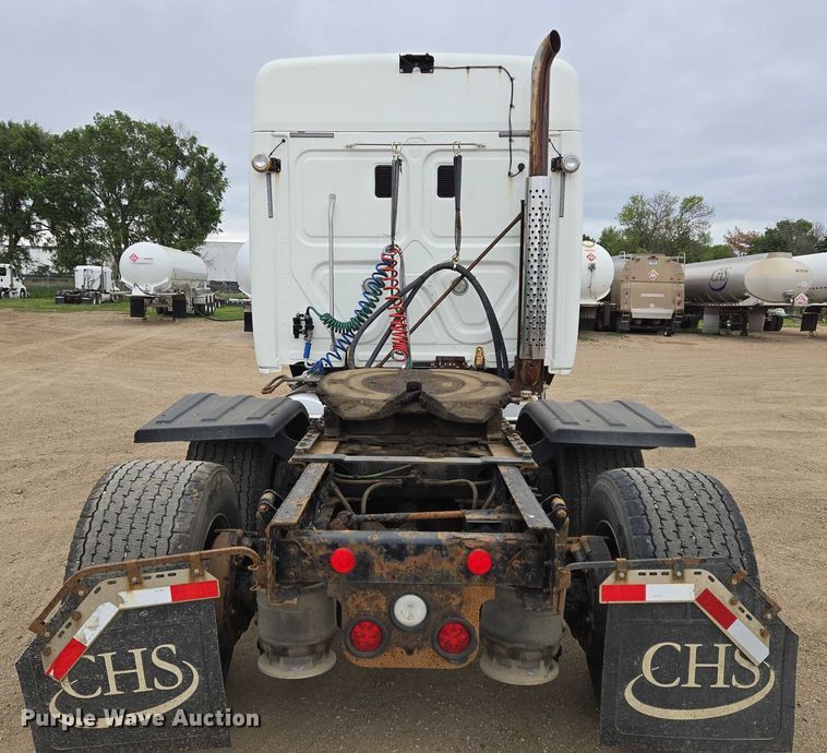 image for item ER5258 2015 Freightliner Cascadia 125 semi truck