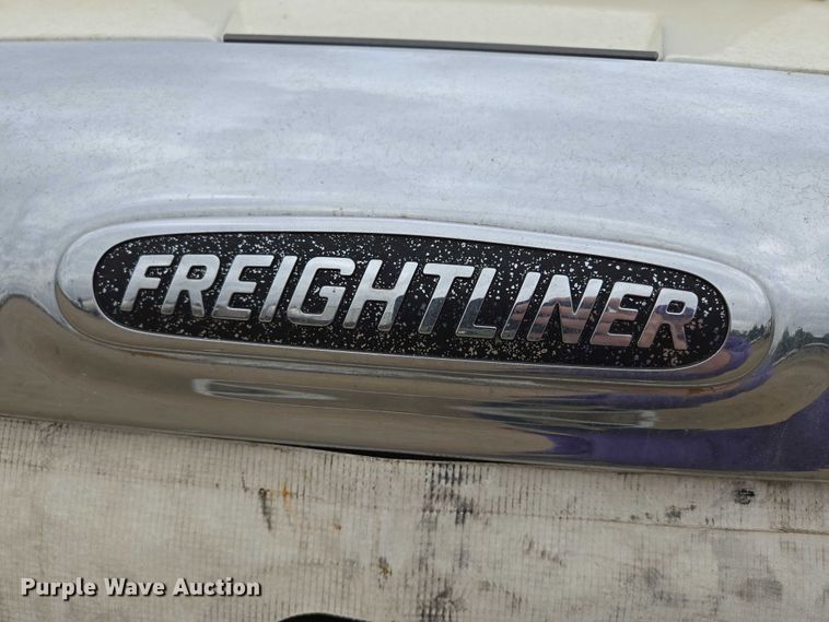 image for item ER5258 2015 Freightliner Cascadia 125 semi truck