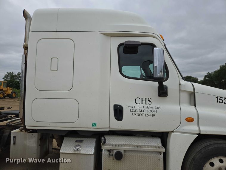 image for item ER5258 2015 Freightliner Cascadia 125 semi truck