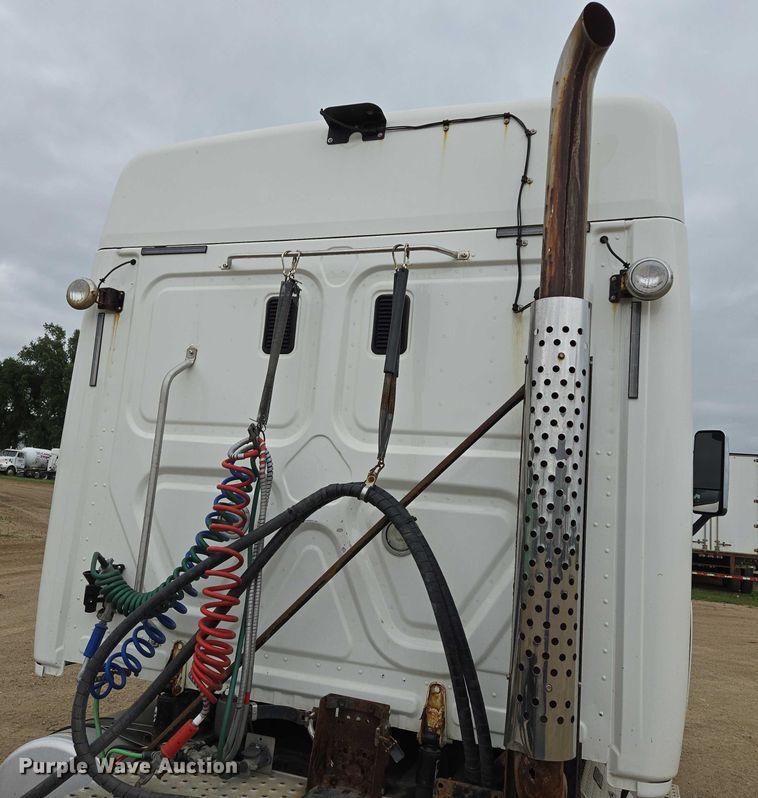 image for item ER5258 2015 Freightliner Cascadia 125 semi truck