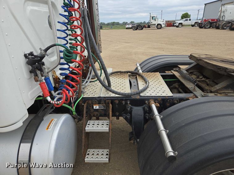 image for item ER5258 2015 Freightliner Cascadia 125 semi truck