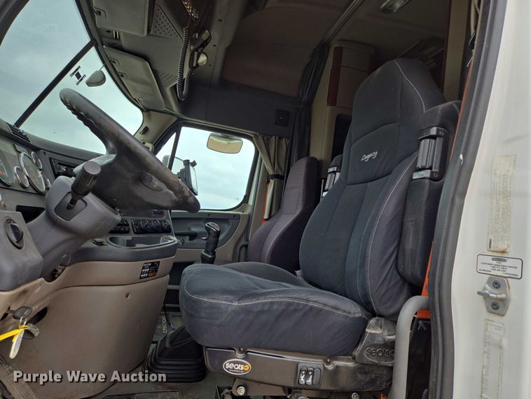 image for item ER5258 2015 Freightliner Cascadia 125 semi truck