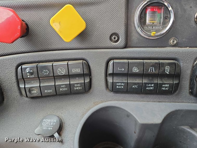 image for item ER5258 2015 Freightliner Cascadia 125 semi truck