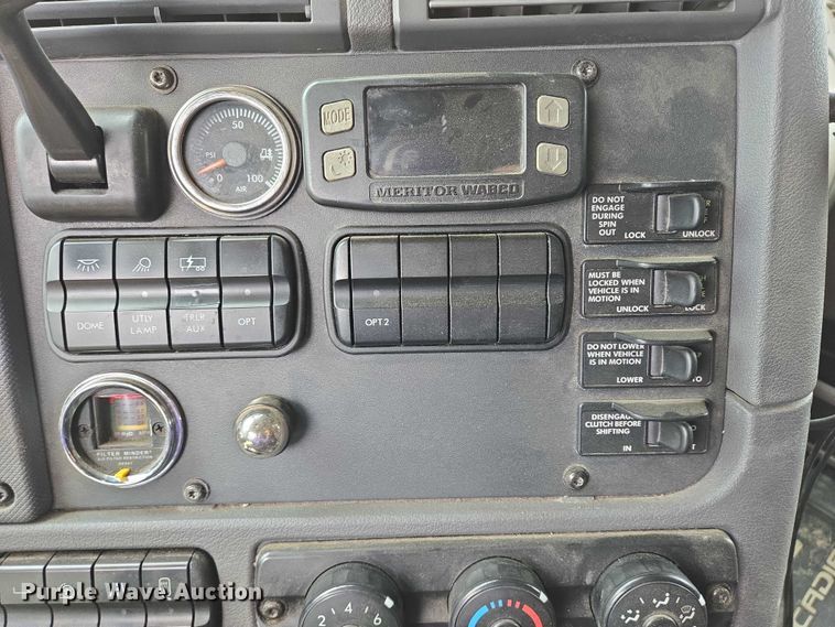 image for item ER5258 2015 Freightliner Cascadia 125 semi truck