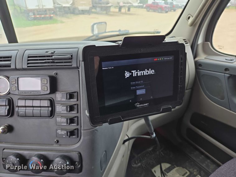 image for item ER5258 2015 Freightliner Cascadia 125 semi truck