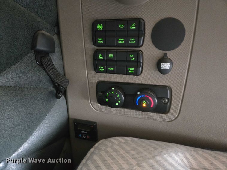 image for item ER5258 2015 Freightliner Cascadia 125 semi truck