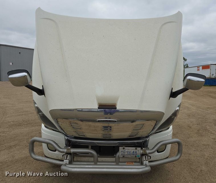 image for item ER5258 2015 Freightliner Cascadia 125 semi truck