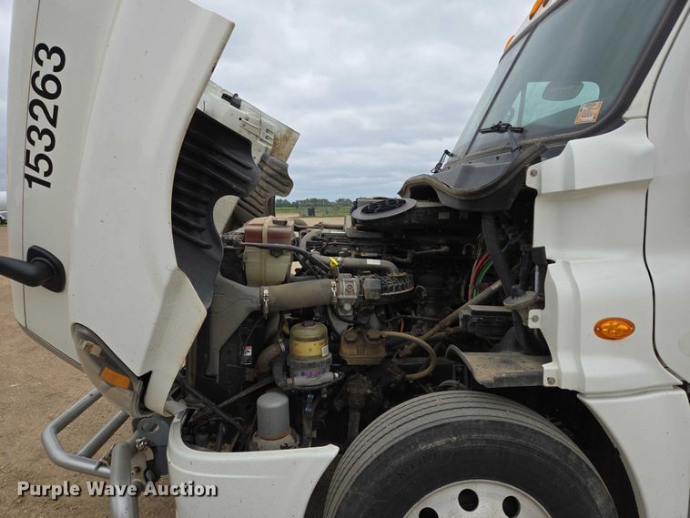 image for item ER5258 2015 Freightliner Cascadia 125 semi truck