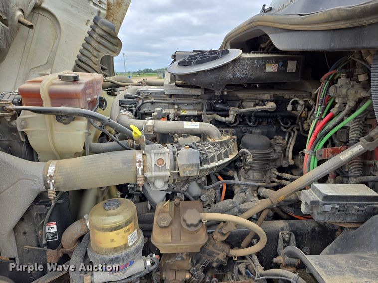 image for item ER5258 2015 Freightliner Cascadia 125 semi truck