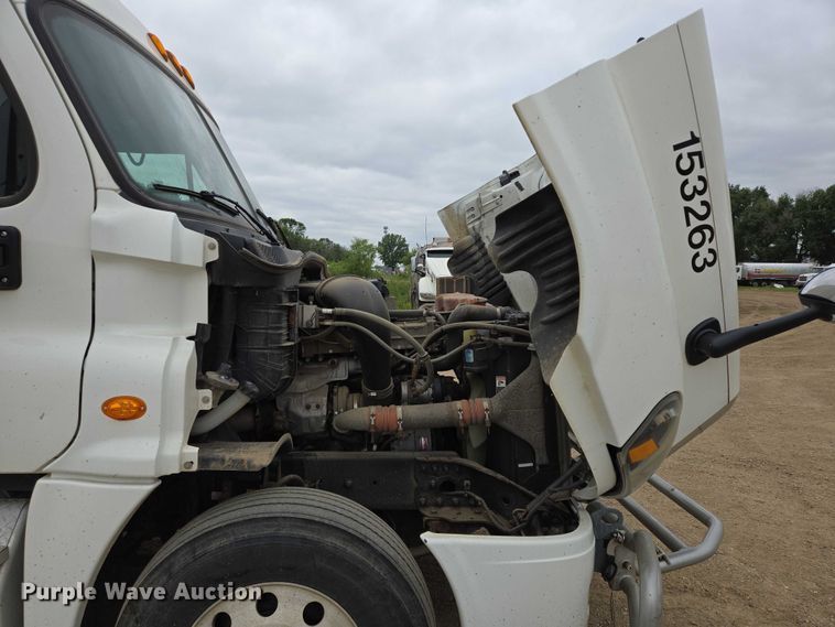 image for item ER5258 2015 Freightliner Cascadia 125 semi truck